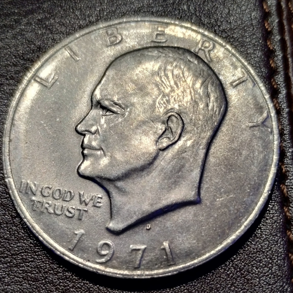 1971 D Ike Eisenhower dollar coin. UNCIRCULATED.